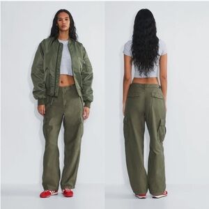Aritzia TNA Supply Cargo Pant sz 6